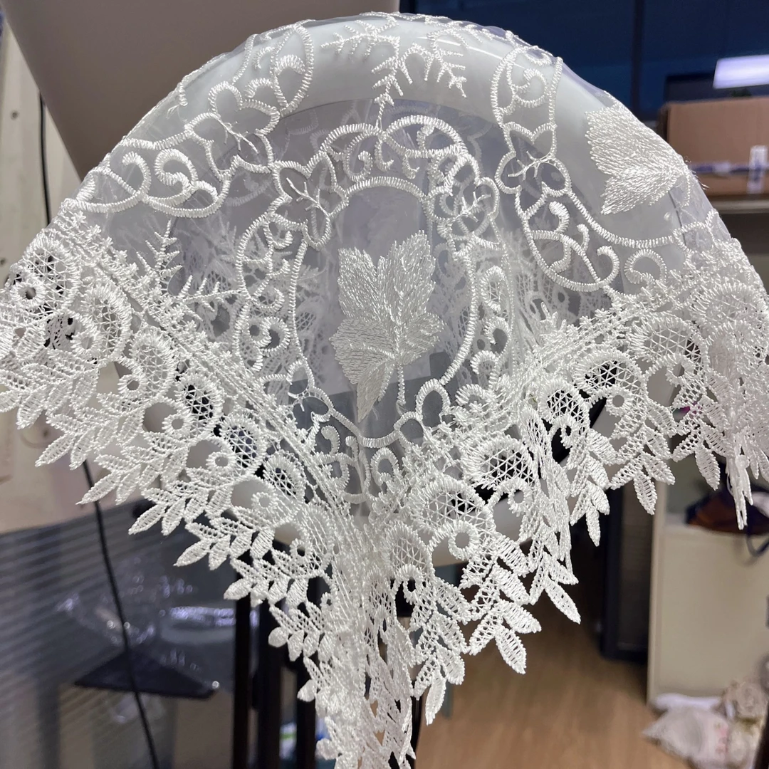 DY117-10丝光线（40cm方/对）素雅白色刺绣桌布