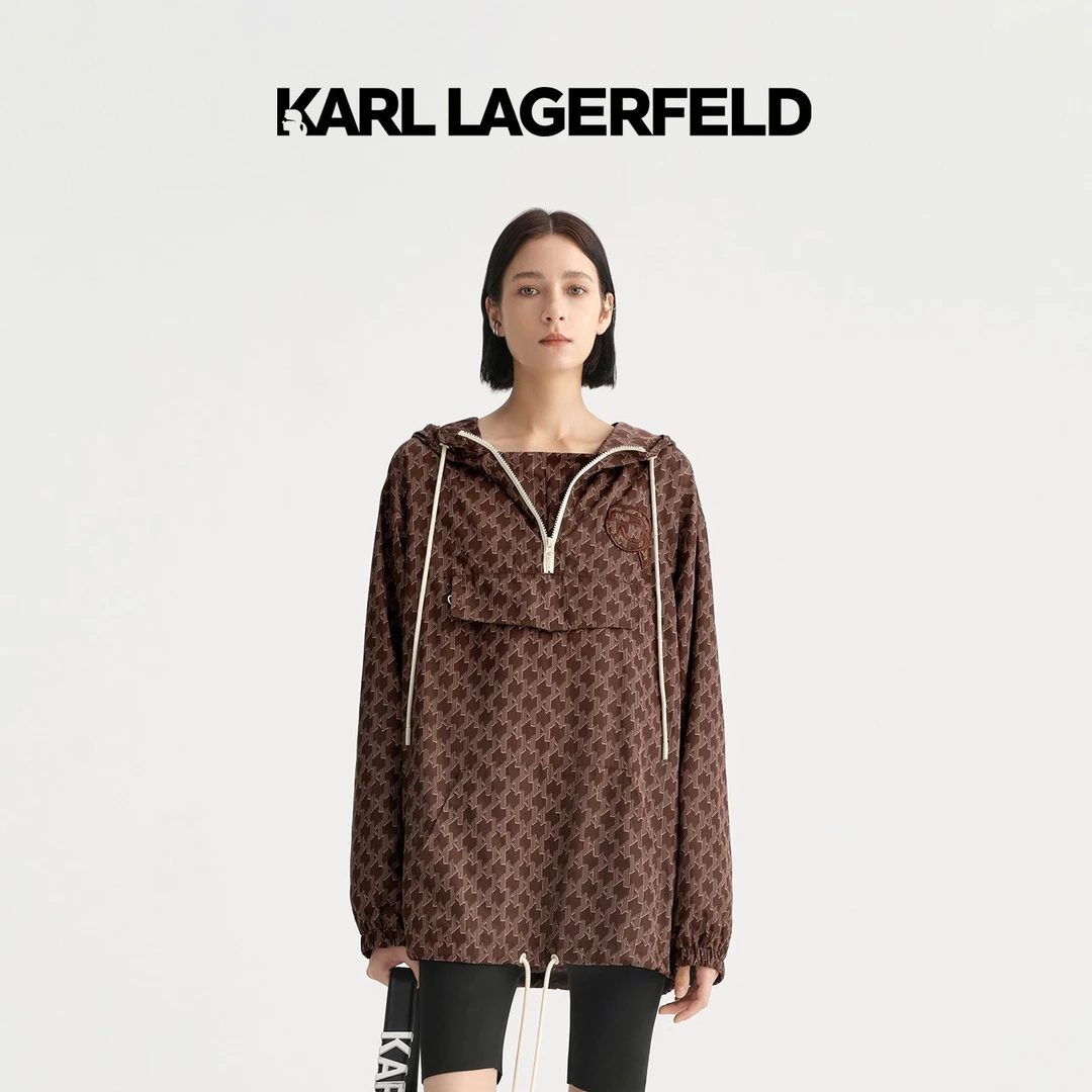 KARL LAGERFELD卡尔拉格斐2023秋款KL满印连帽风衣236L15