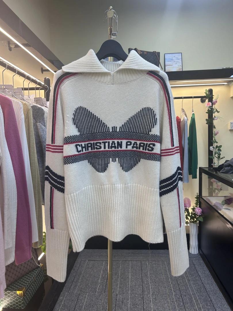 【100%羊毛】2024秋冬设计感字母 蝴蝶提花翻领套头羊毛衫毛衣外套