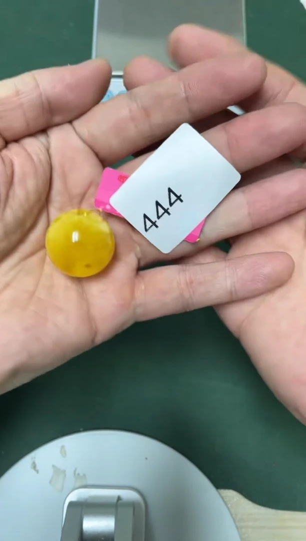 【闪购商品】琥珀裸石未镶嵌瑕444发一件