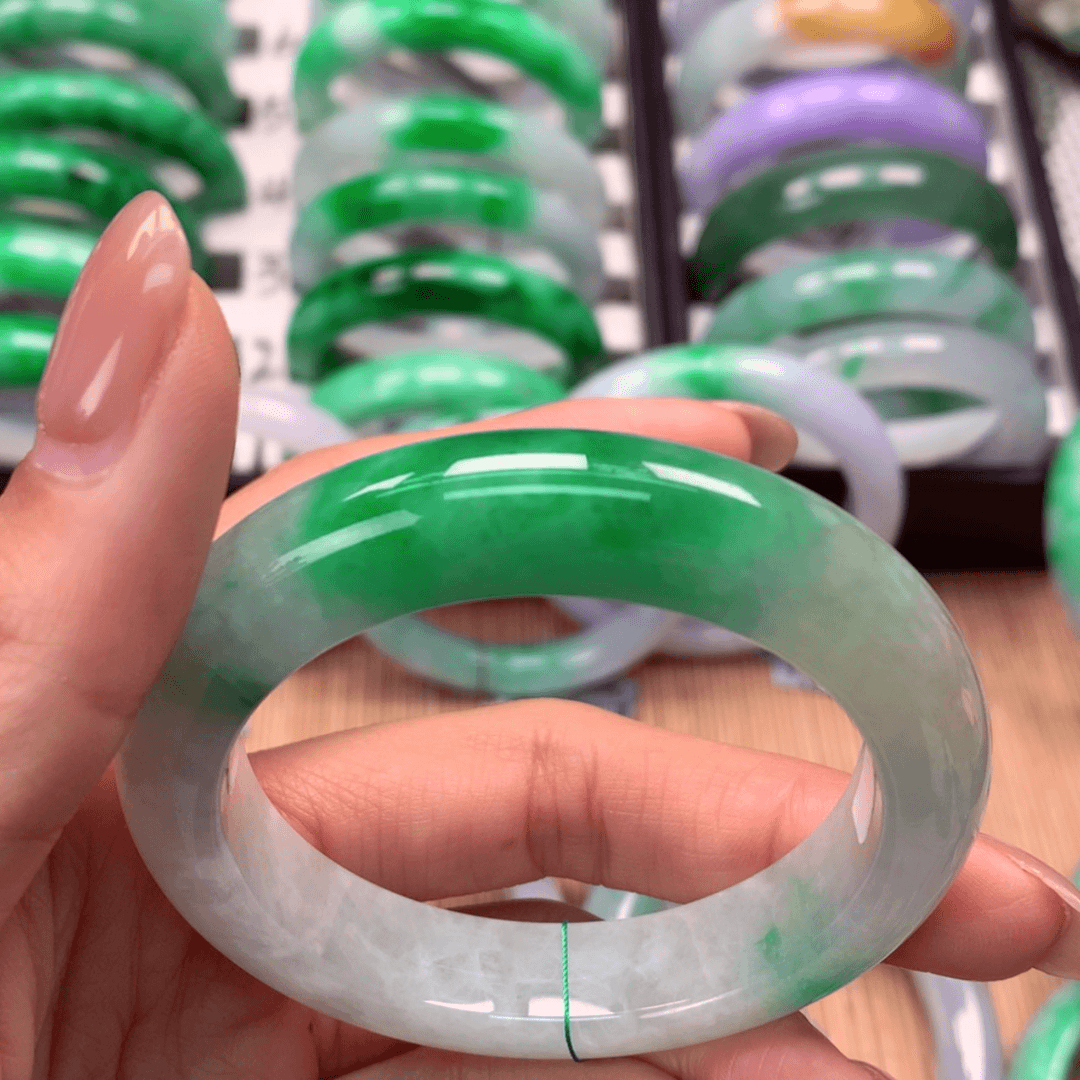 【闪购商品】翡翠手镯未镶嵌爱**！