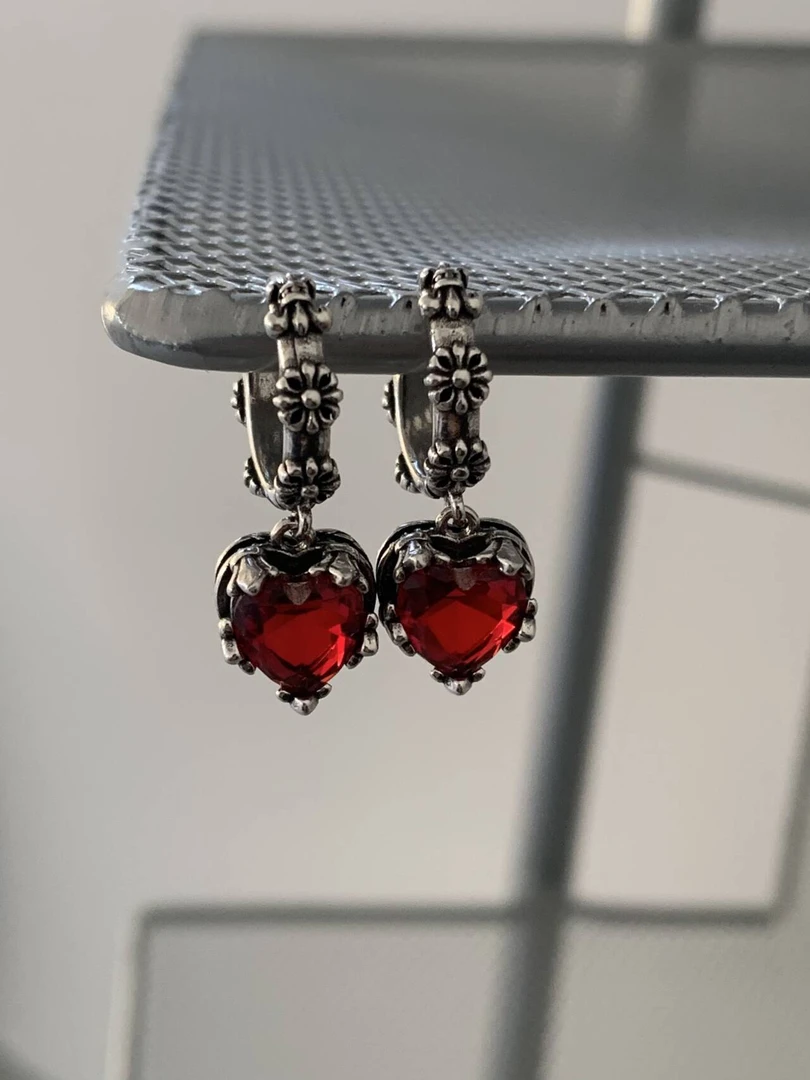 铜合金仿水晶耳饰 Three N红色复古闪钻爱心吊坠耳钉耳环