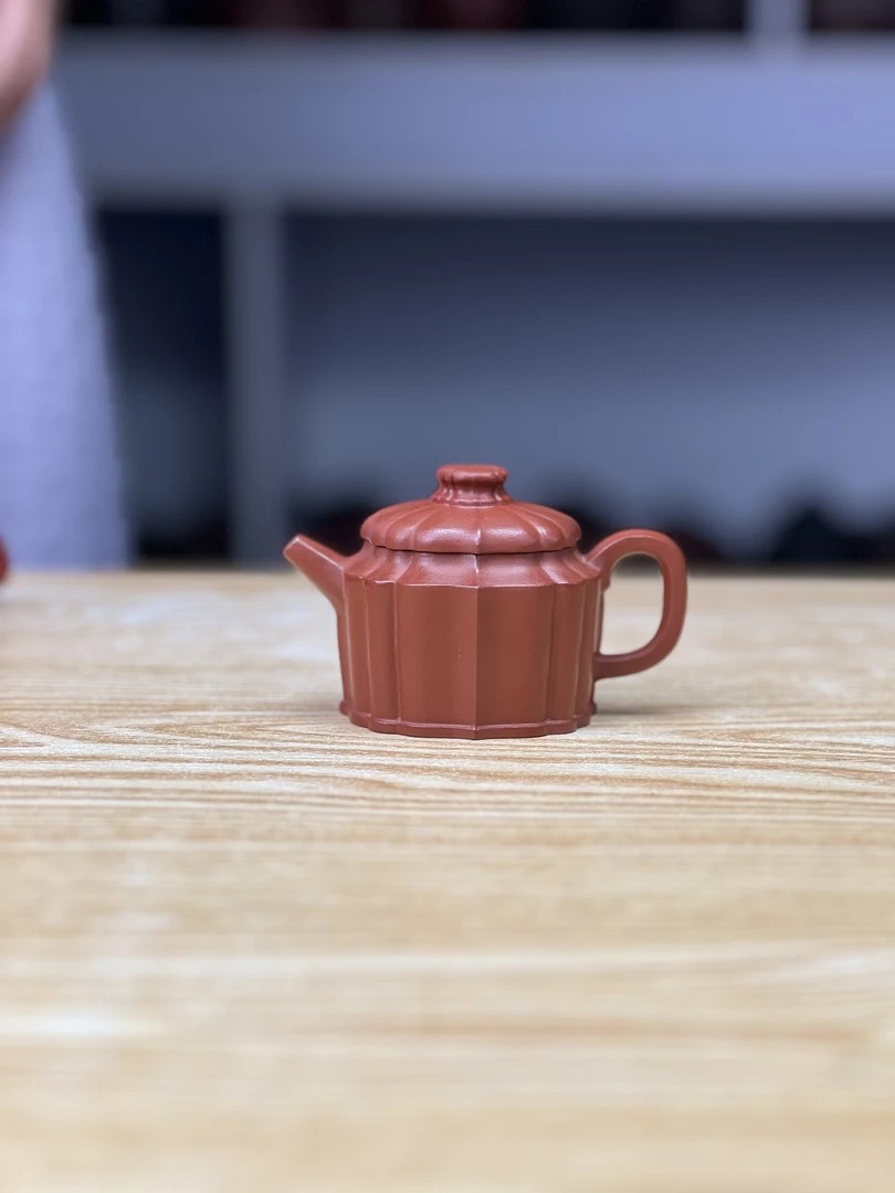 宜兴紫砂壶朱泥筋纹小巨轮