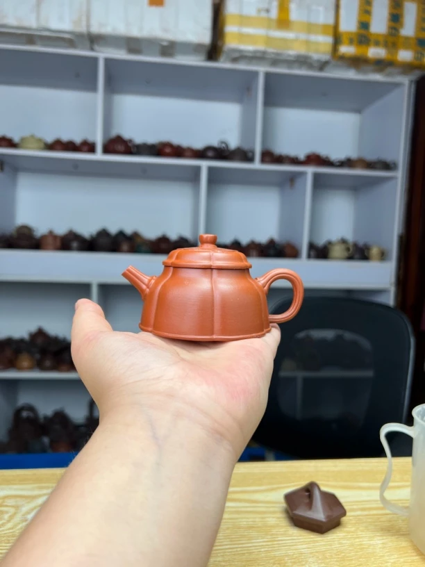 宜兴紫砂壶朱泥六瓣梅花德钟（微瑕）