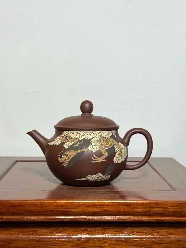 宜兴紫砂壶紫泥大口圆珠（泥绘龙）