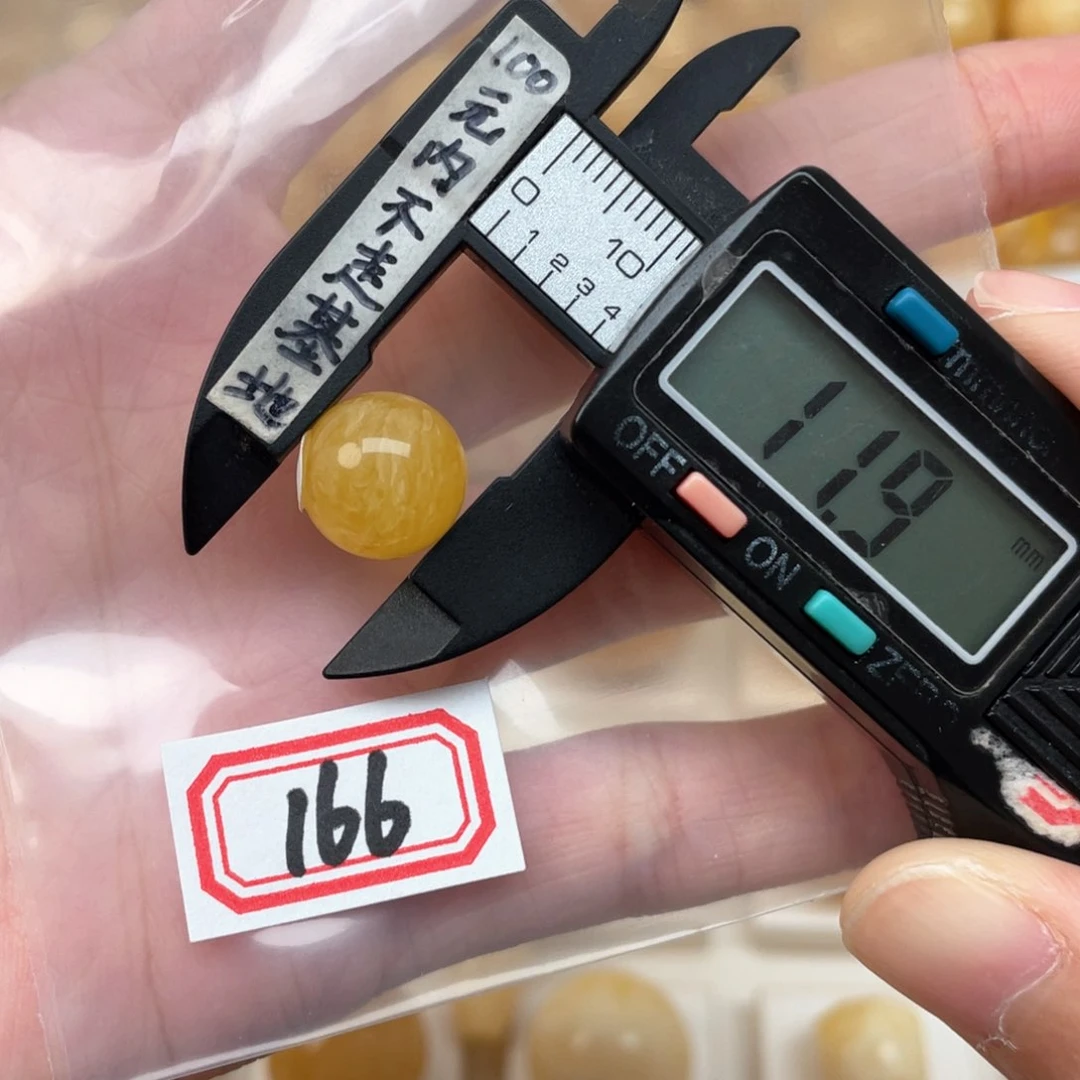蜜蜡裸石未镶嵌半**富