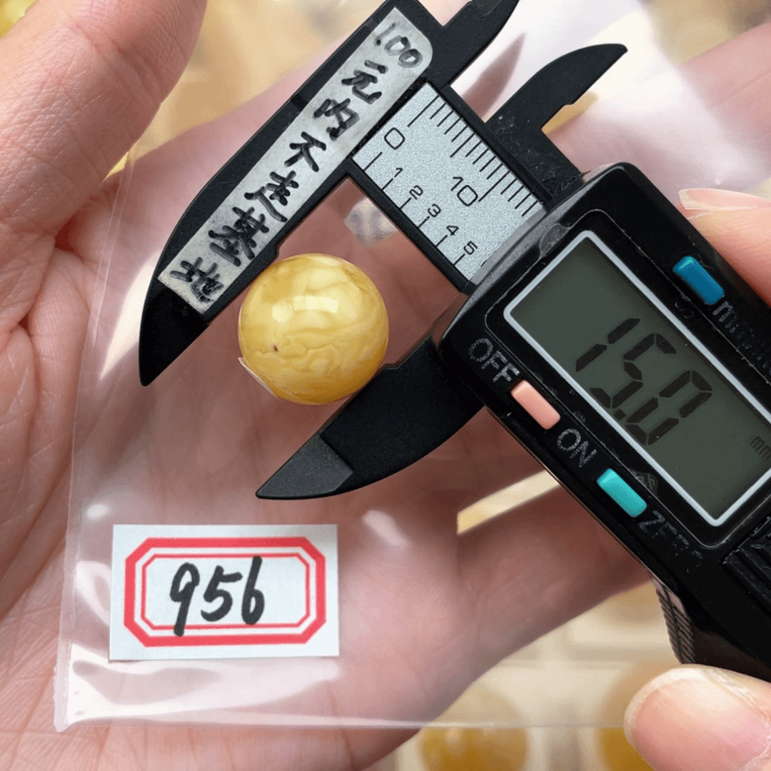 蜜蜡裸石未镶嵌平****康微瑕