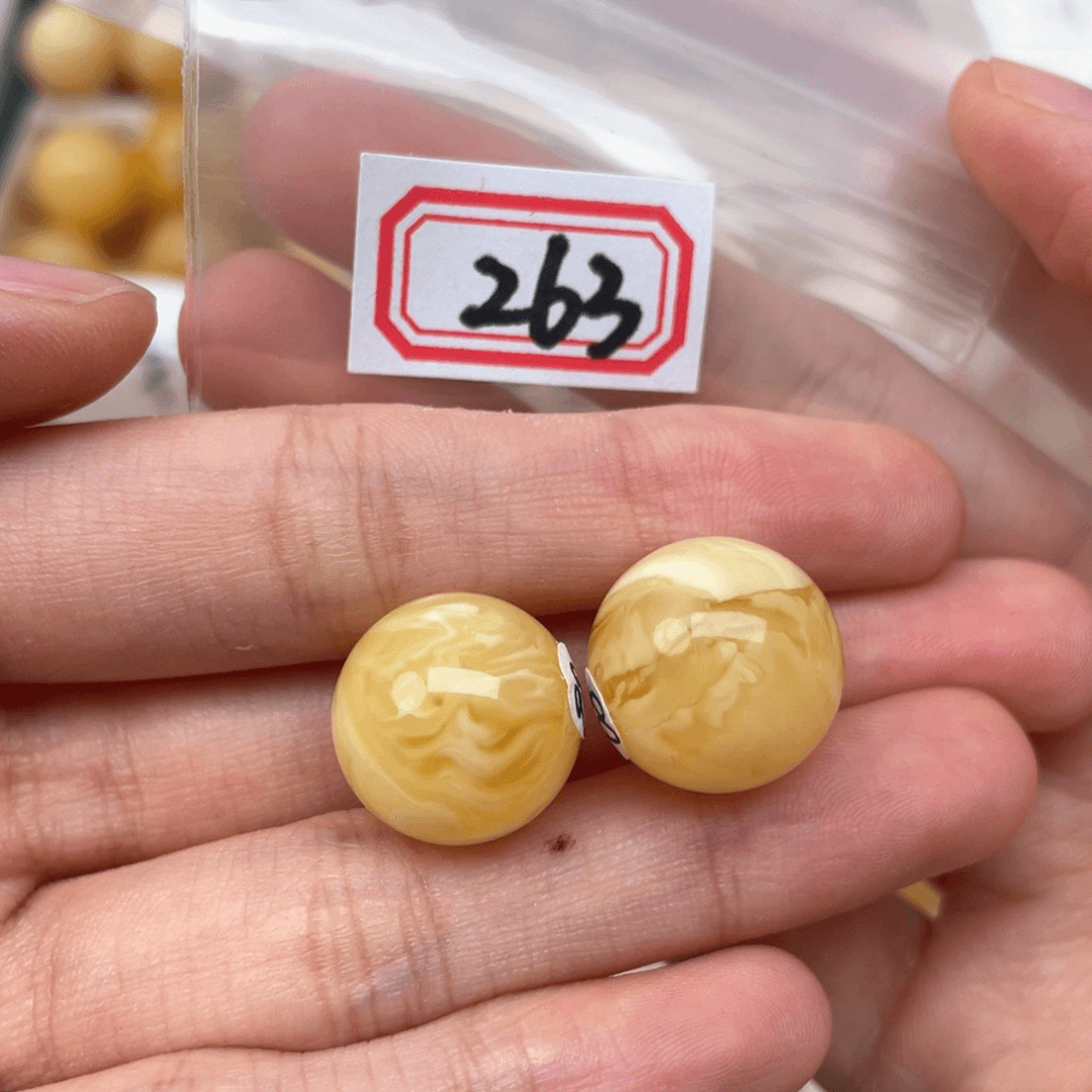 蜜蜡裸石未镶嵌我***鼠蜜蜡