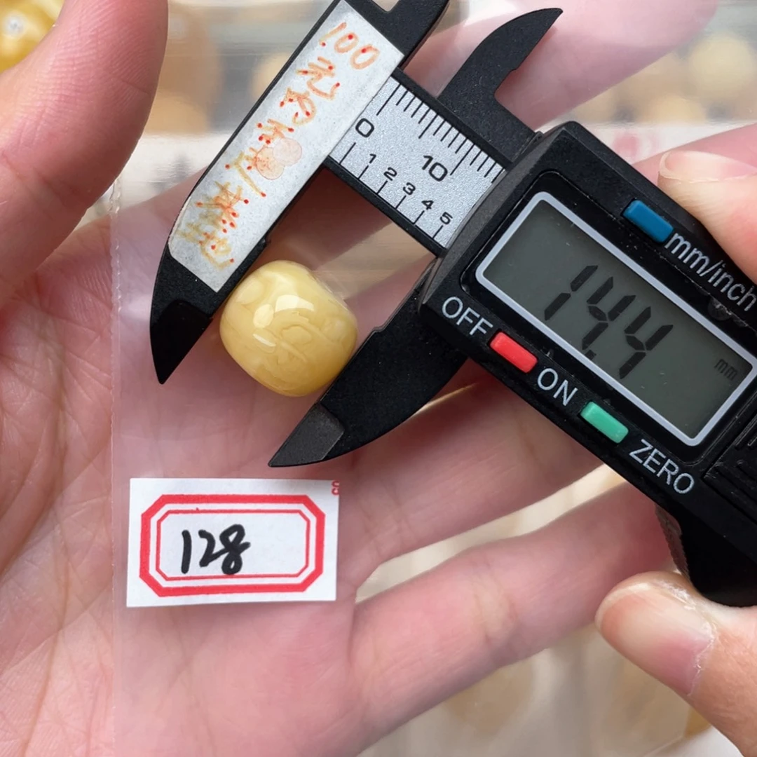 蜜蜡裸石未镶嵌无***.