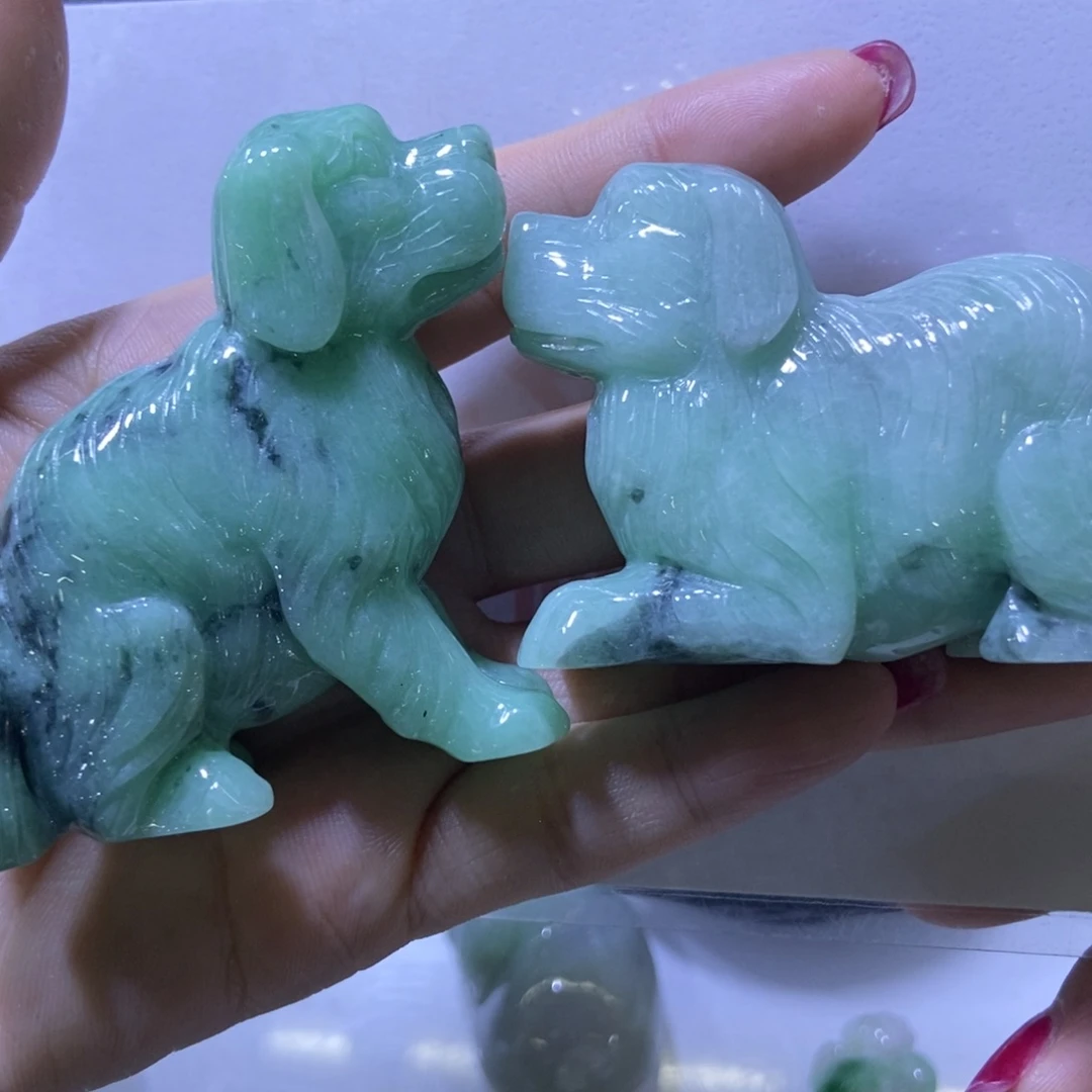 翡翠摆件未镶嵌好看的翡翠小狗