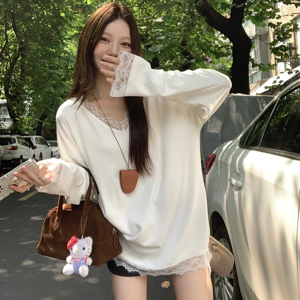 2024新款蕾丝拼接V领慵懒风长袖T恤白色时尚小众薄款显瘦设计感