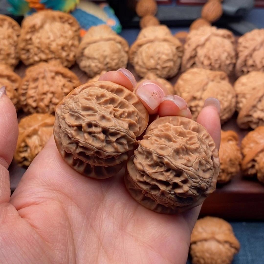 文玩核桃吊坠39老树大肚球形宫灯