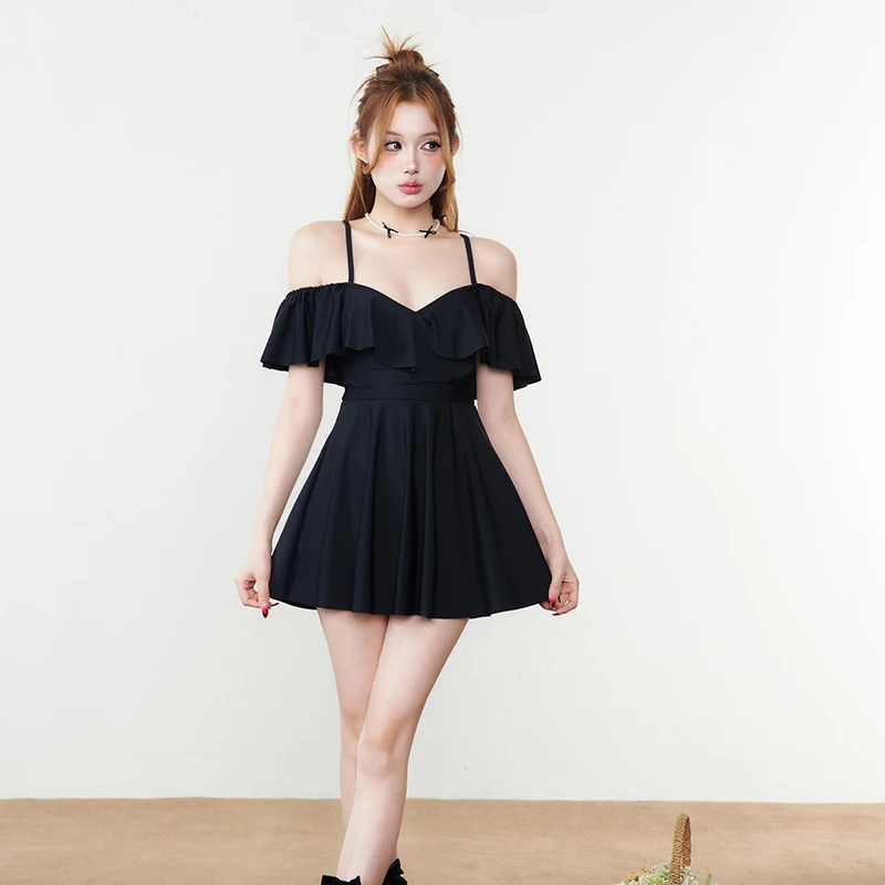 新款纯色大码泳衣女胖妹妹高级感一字肩性感显瘦遮肚温泉度假泳装