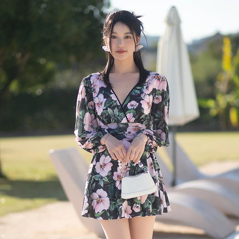 大码胖mm泳衣女遮肉显瘦裙式连体长袖性感V领女士200斤泡温泉泳装