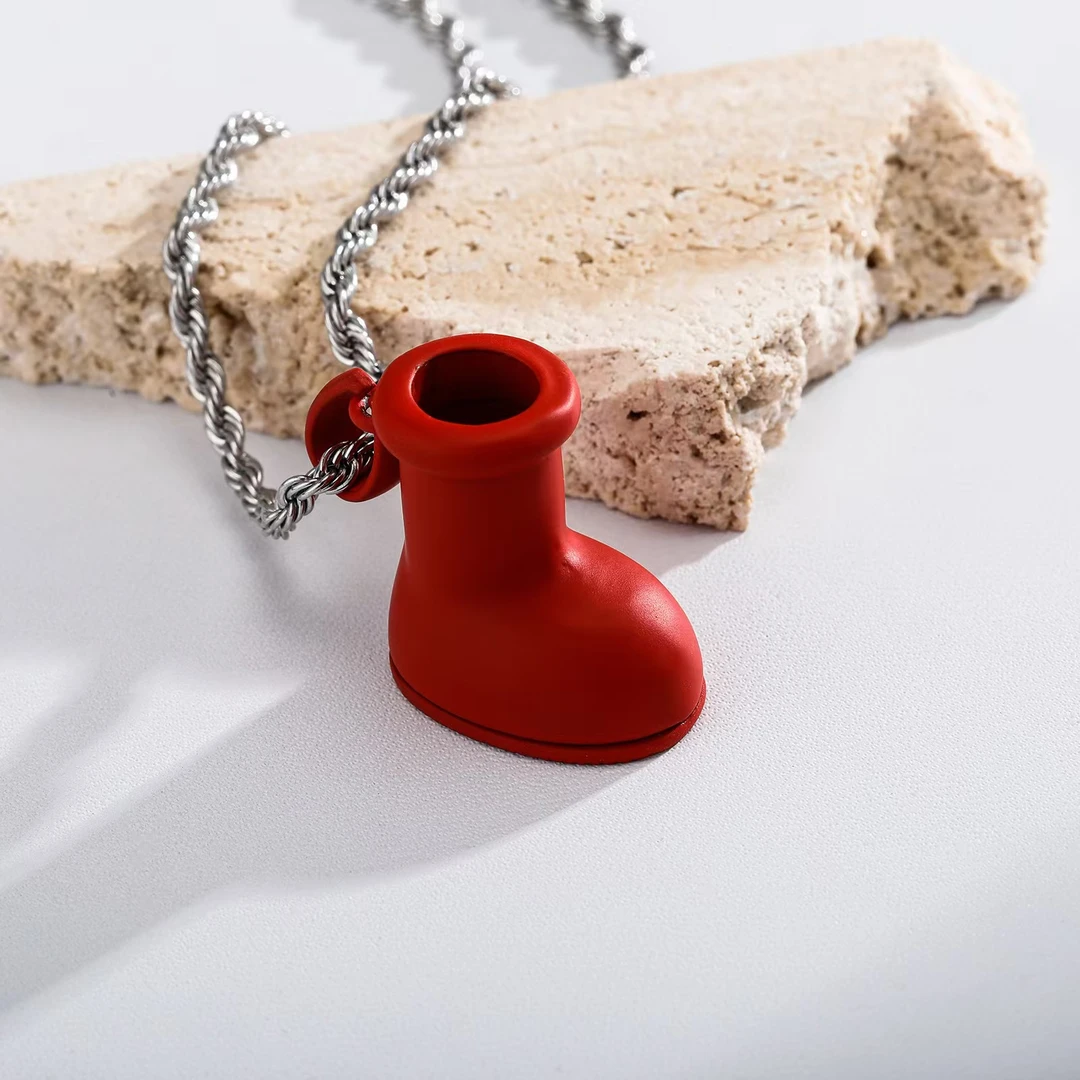 不锈钢树脂项链 欧美嘻哈风卡通动漫大红靴吊坠百搭毛衣链 w5563