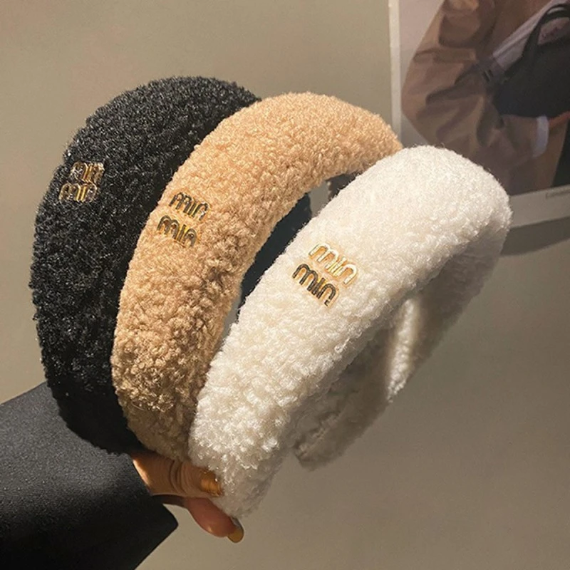 新款慵懒简约仿羊羔毛绒发箍高颅顶宽边头箍奶咖色字母百搭发卡子