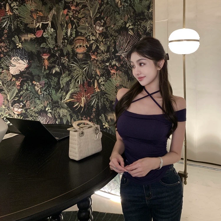 Hello熙熙【莫奈花园】自带3cm杯垫显瘦挂脖高智淡人露肩上衣女 907