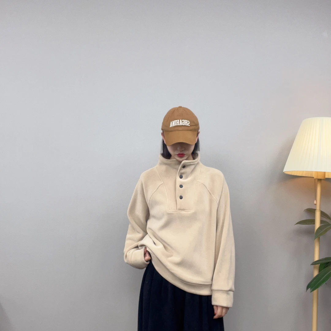 冬季加厚纯色纽扣套头卫衣