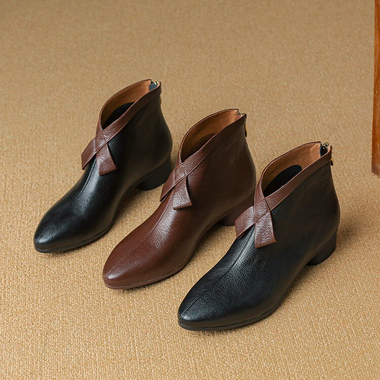 新款短靴百搭真皮复古粗跟尖头方头秋冬中跟软底加绒英伦风平底