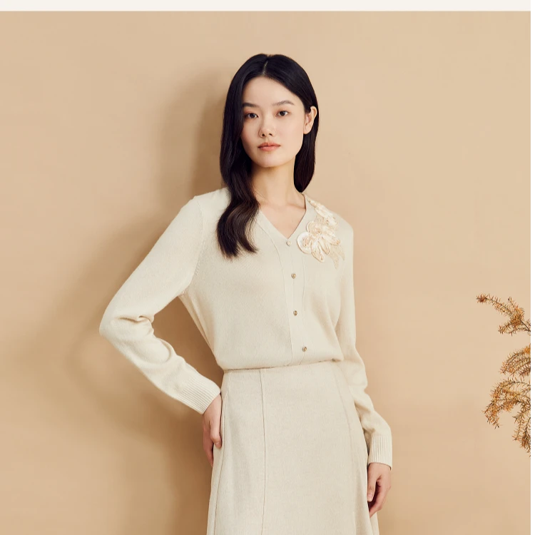 YINER音儿冬季新款新中式绣花毛针织衫8C34506130