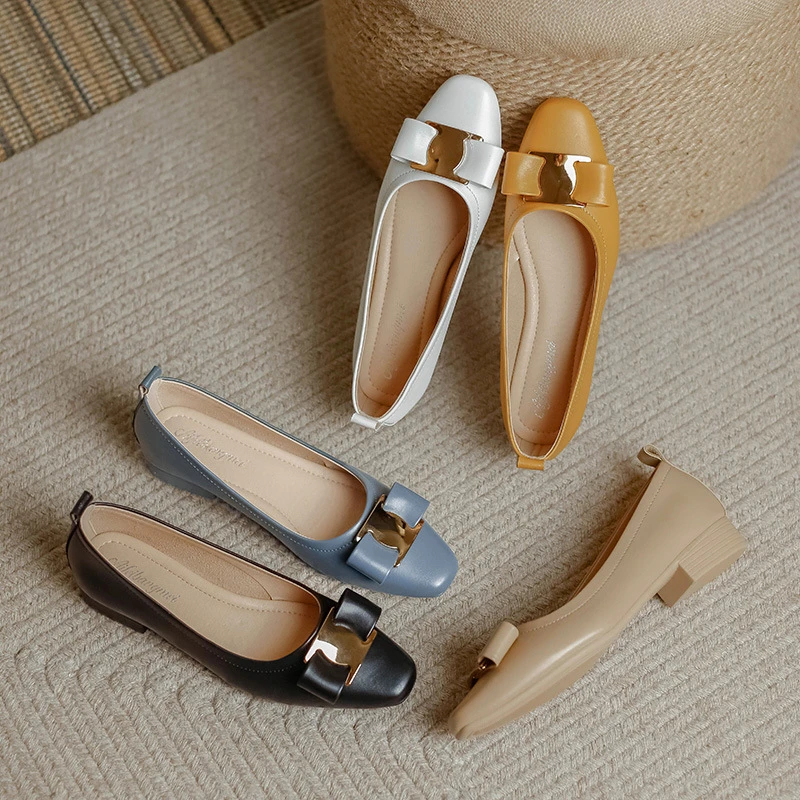 真皮单鞋女平底2024春季新款舒适尖头复古粗跟浅口低跟百搭妈妈鞋