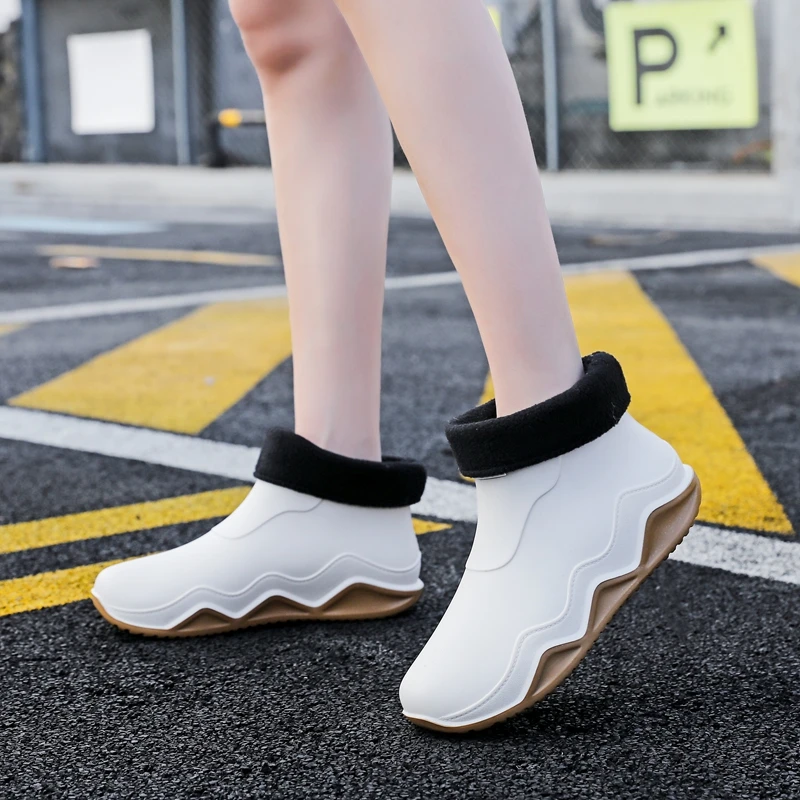 新款雨鞋女士外穿防滑防水厨房短筒耐磨时尚防水鞋加厚加绒轻便
