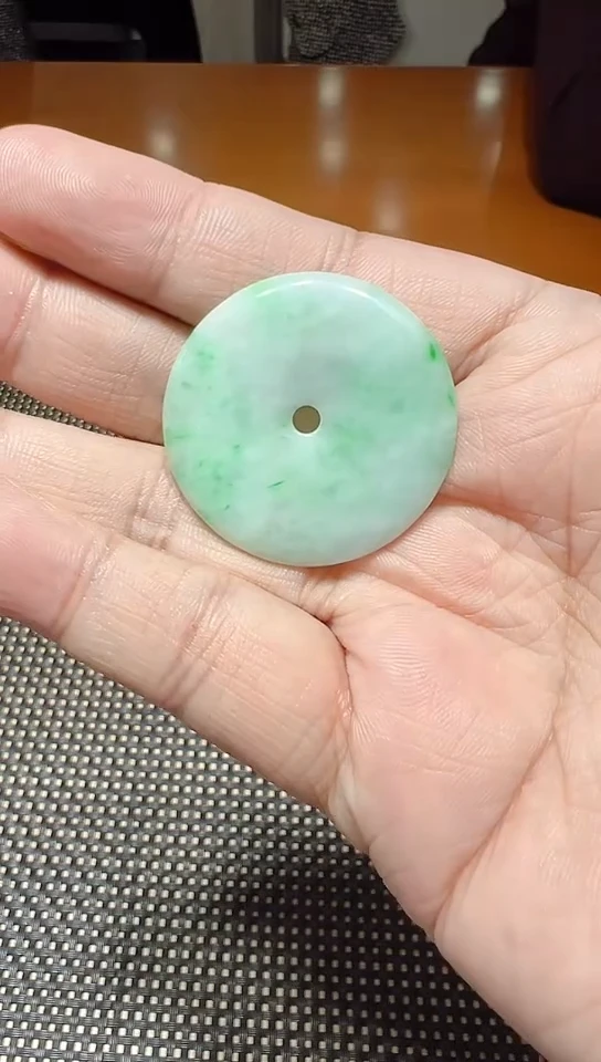 【闪购商品】翡翠吊坠(赠链)未镶嵌平安扣