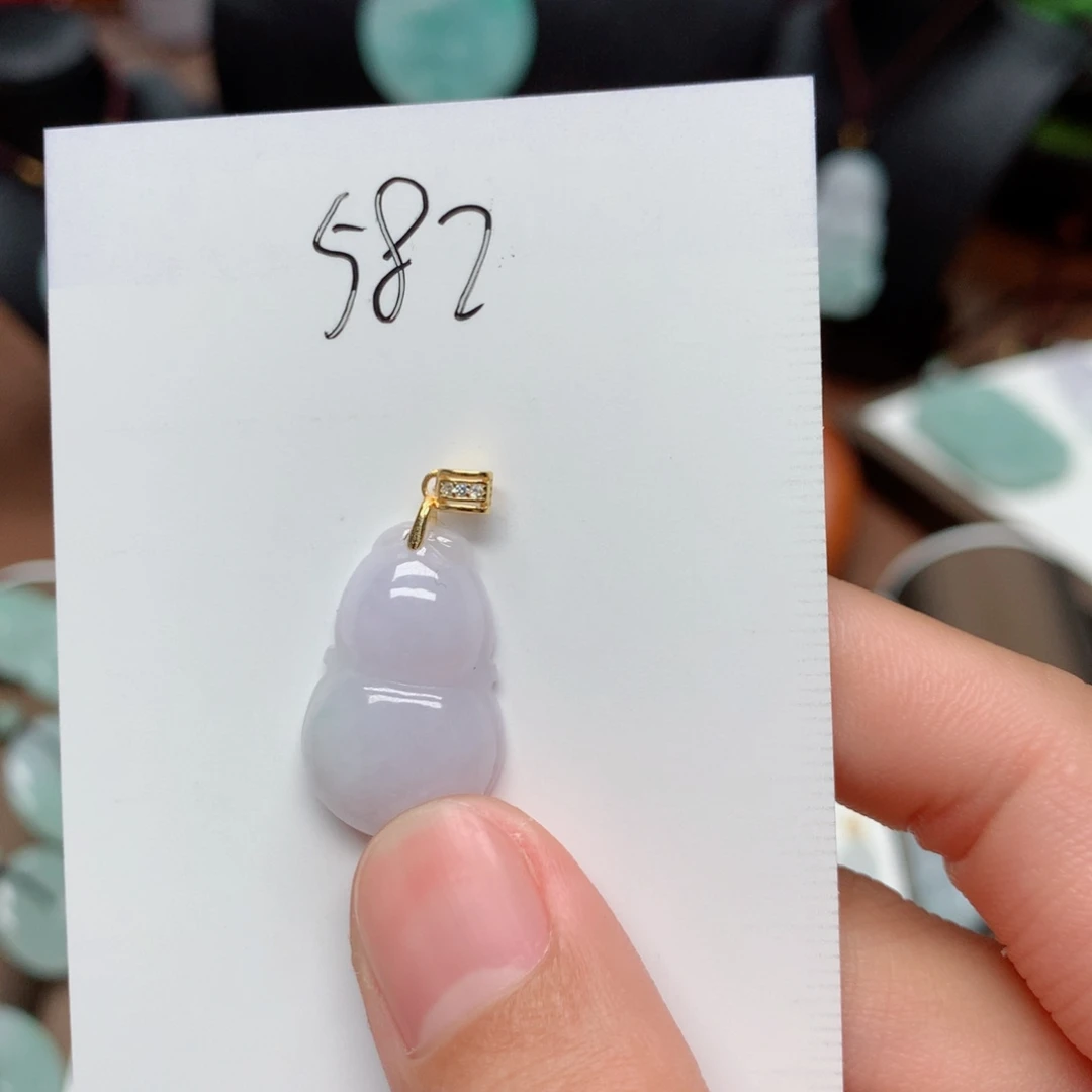 翡翠颈饰未镶嵌吊坠