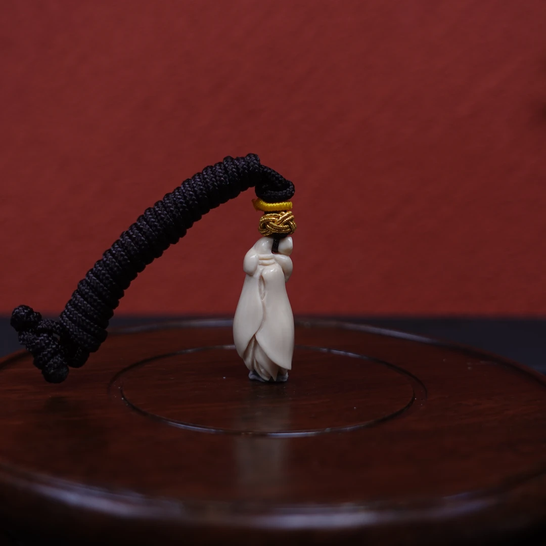 胡北(省大) 猛犸牙雕玉兰花开挂件 Y307