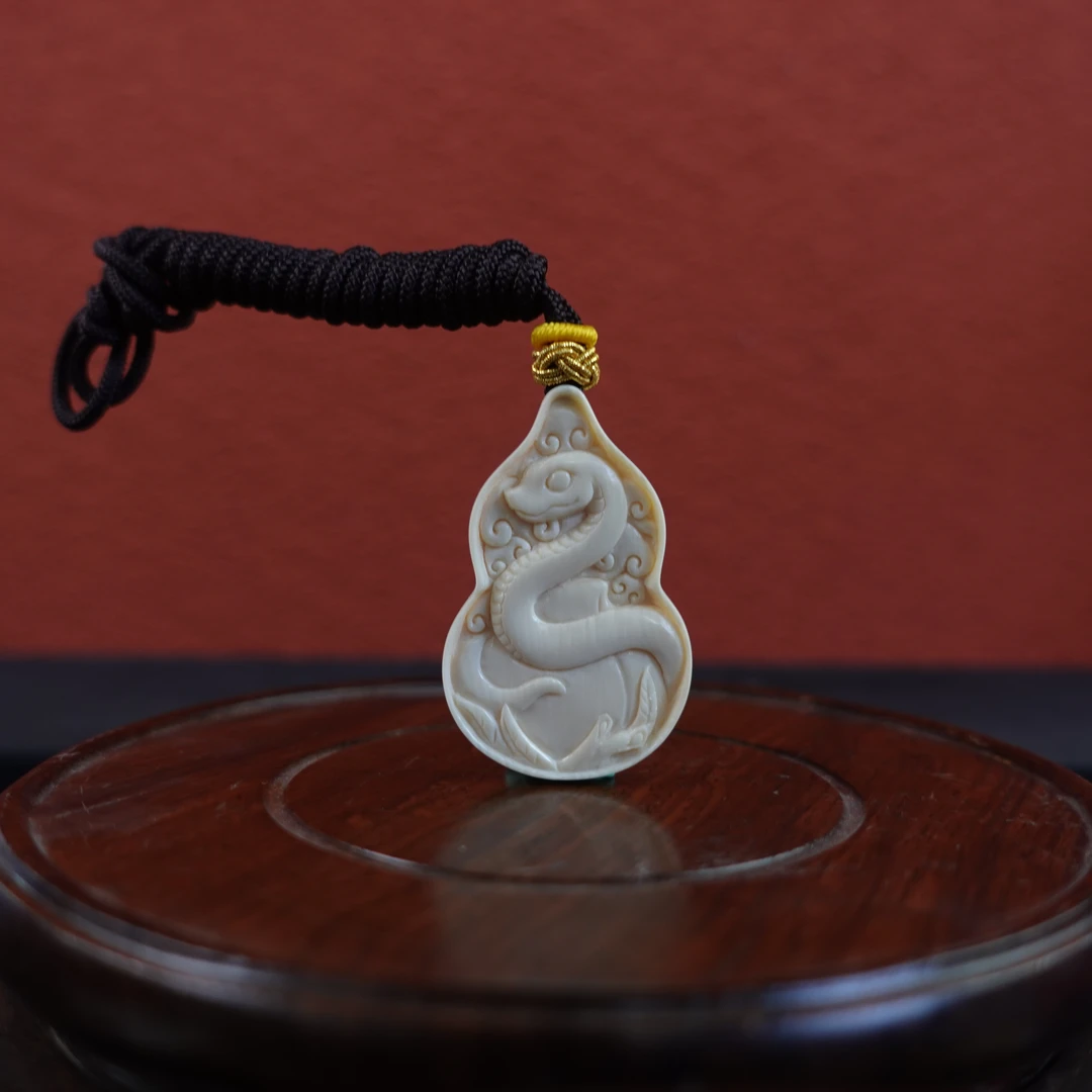 孙宁(省大) 猛犸牙福禄蛇挂件 Y743
