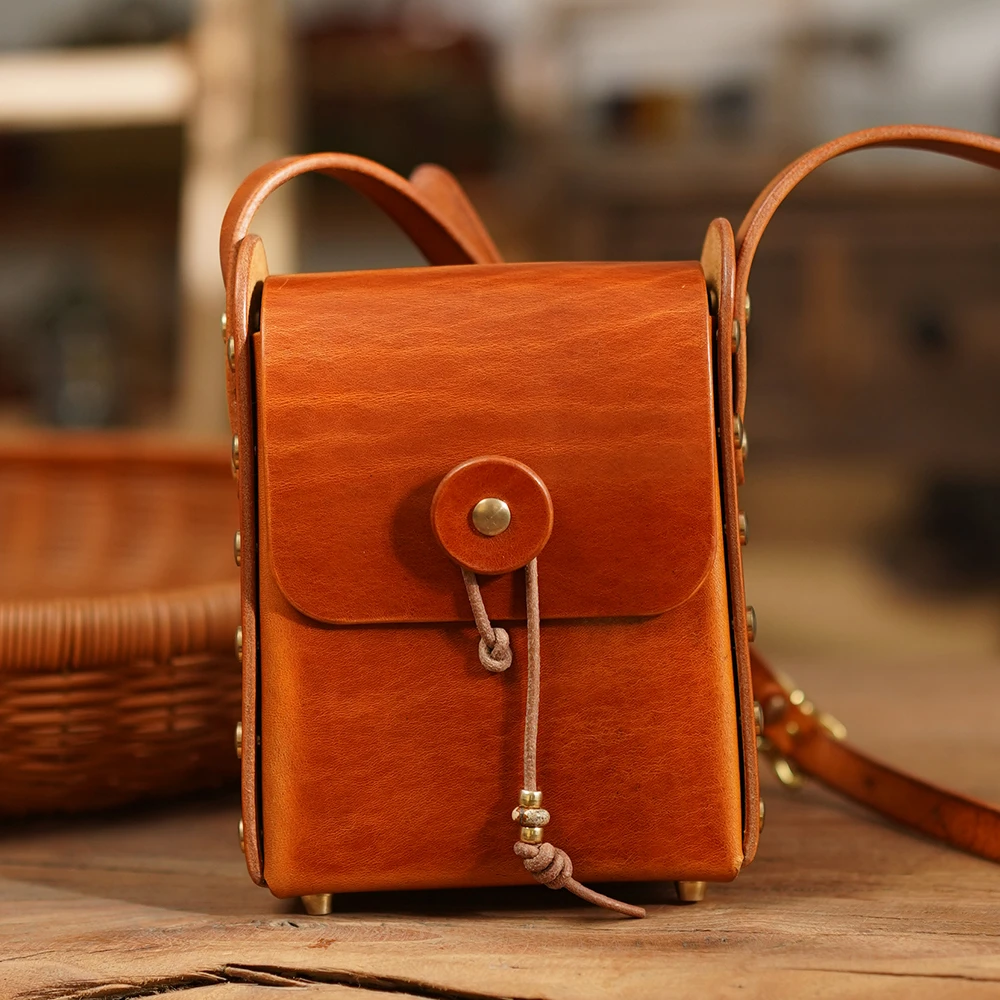 重油蜡硬挺牛皮原创手工复古手机包植鞣皮铆钉小包迷你单肩斜挎包