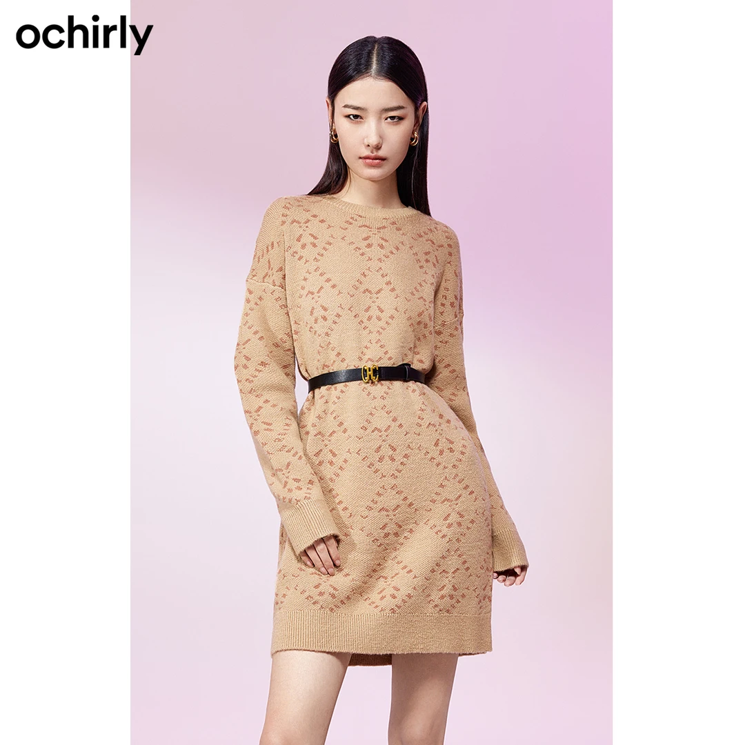 ochirly欧时力 几何纹短款针织连衣裙春装圆领长袖配腰带长款