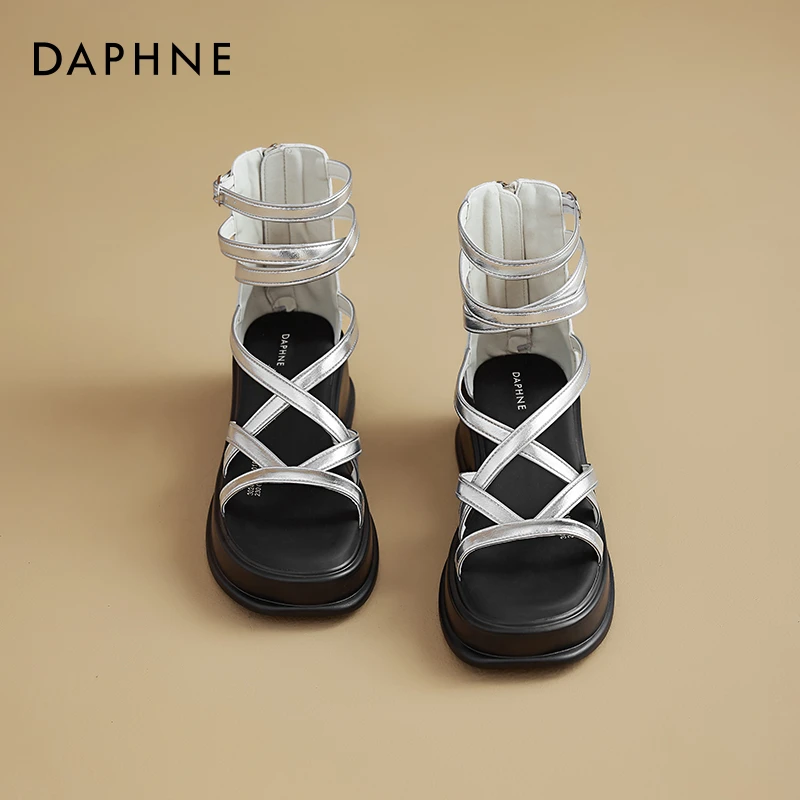 达芙妮绑带凉鞋女夏外穿2025爆款高帮厚底高级感编织气质银色凉靴