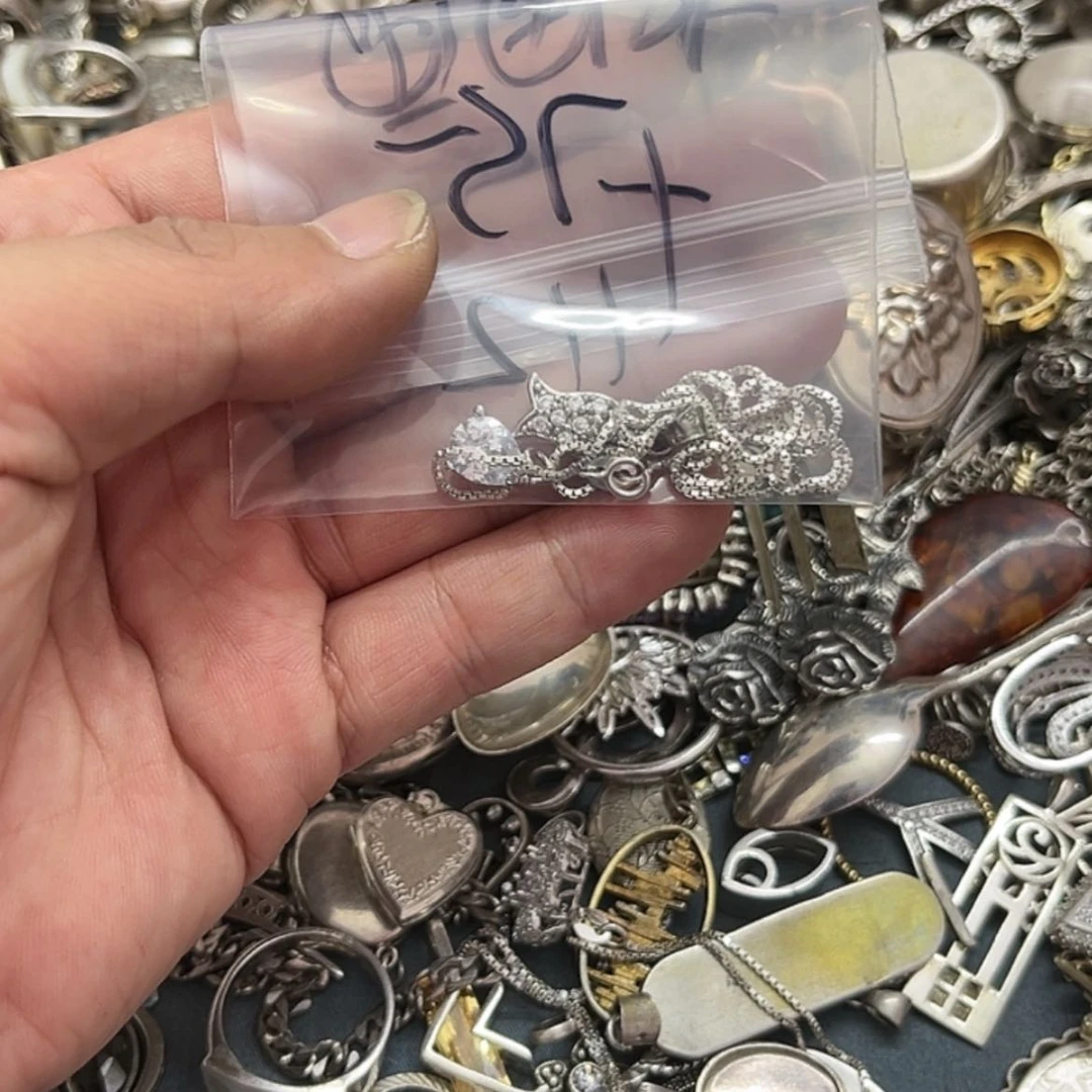 【闪购商品】琉璃颈饰烟**?