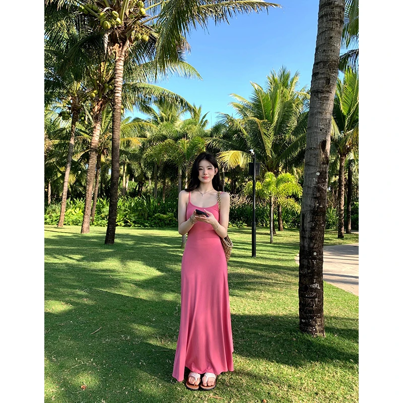 法式性感桃粉色吊带连衣裙女夏季气质辣妹度假风设计感修身长款裙