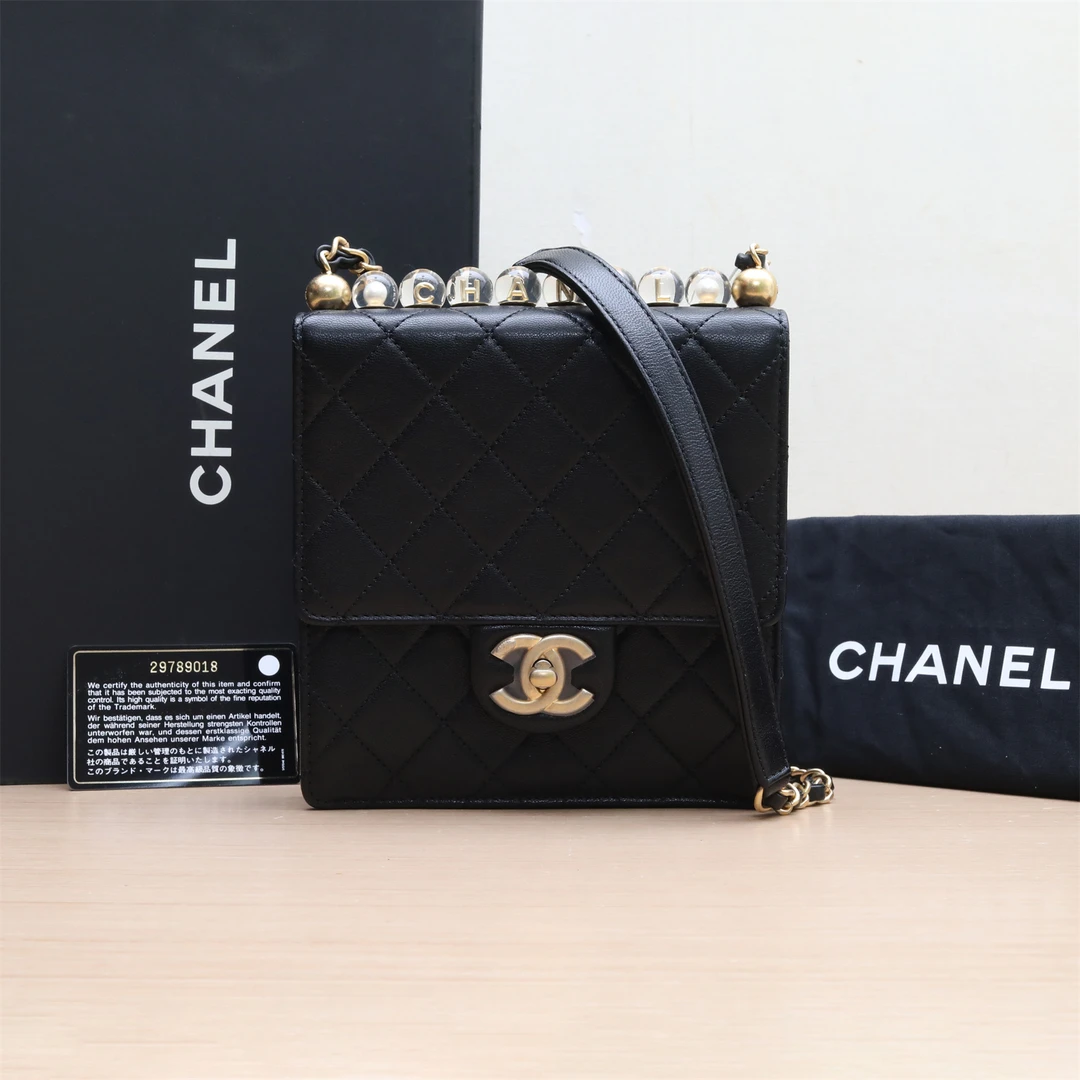 99新 Chanel/香奈儿 小花6枫Flap bag小方包 透明珍珠 黑色 29开