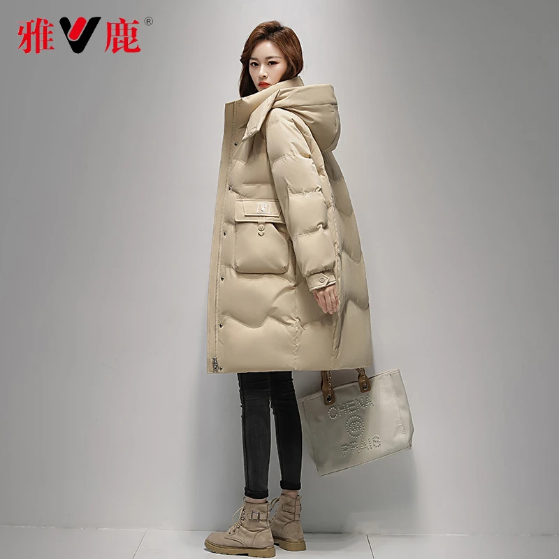 V/雅鹿中长款羽绒服女2023冬装新款大码显瘦连帽加厚保暖时尚外套