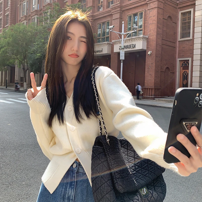 黑色v领毛衣开衫女外穿2024春季新款韩版修身长袖针织上衣外套