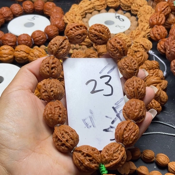 文玩核桃吊坠绣花鞋手持