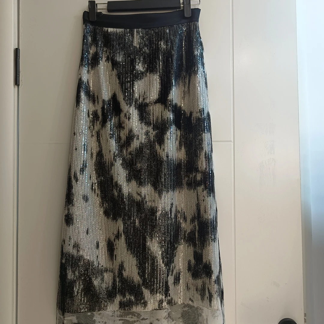 hiuoya【夏季新品】夏季百搭显瘦深色印花半身裙气质中长款24272685