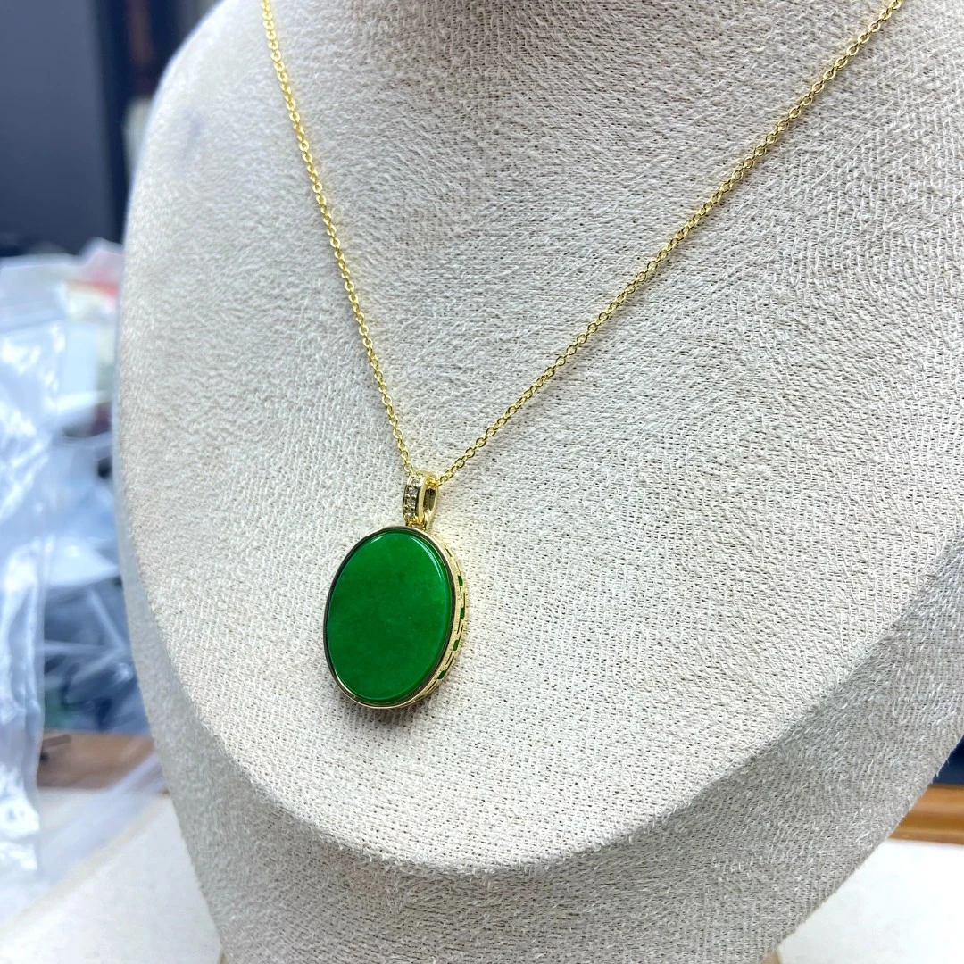 翡翠辣绿圆牌LY293