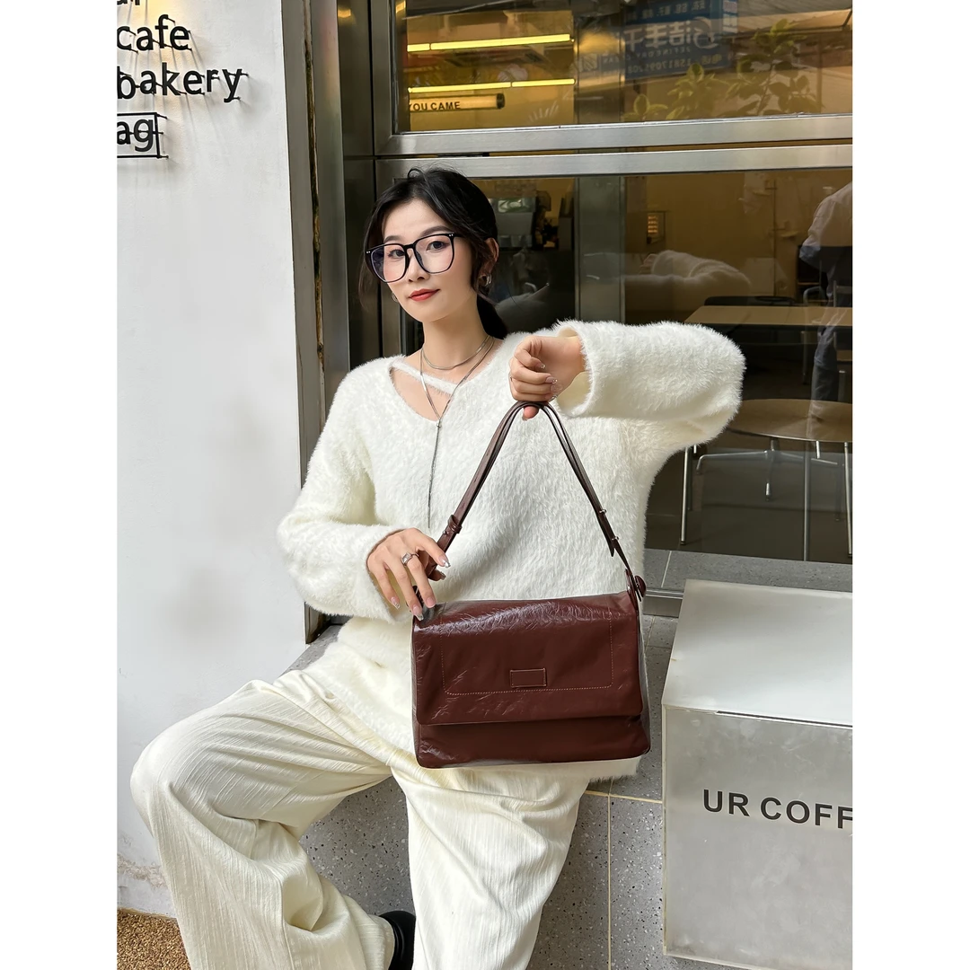 新款小香风头层牛皮高级轻奢褶皱爆裂纹甜美单肩斜挎腋下女包2353