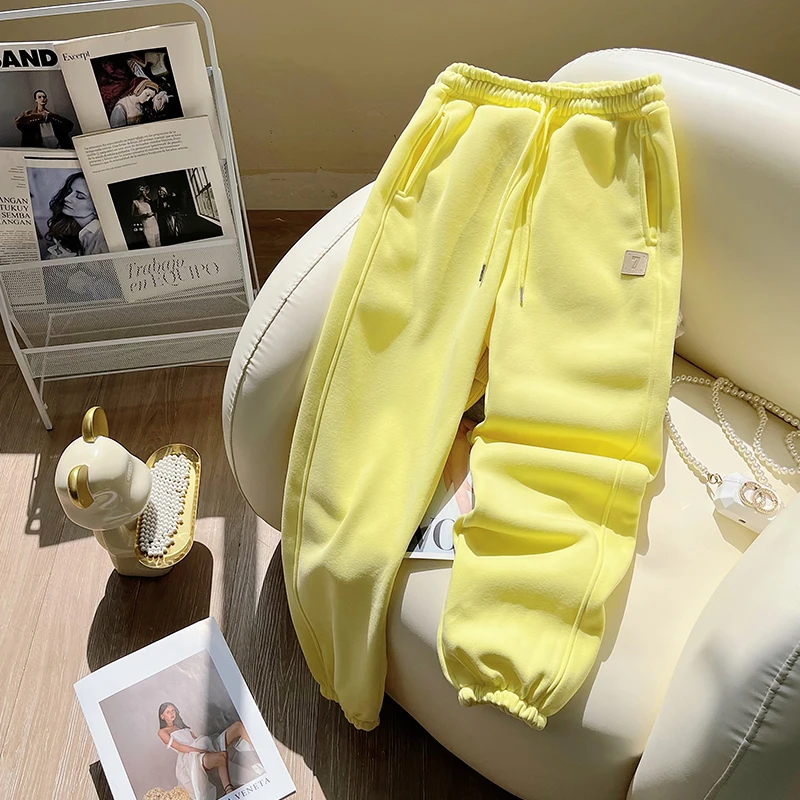 2025新款柠檬黄加绒运动裤女秋冬显瘦束脚加厚小个子休闲卫裤子潮