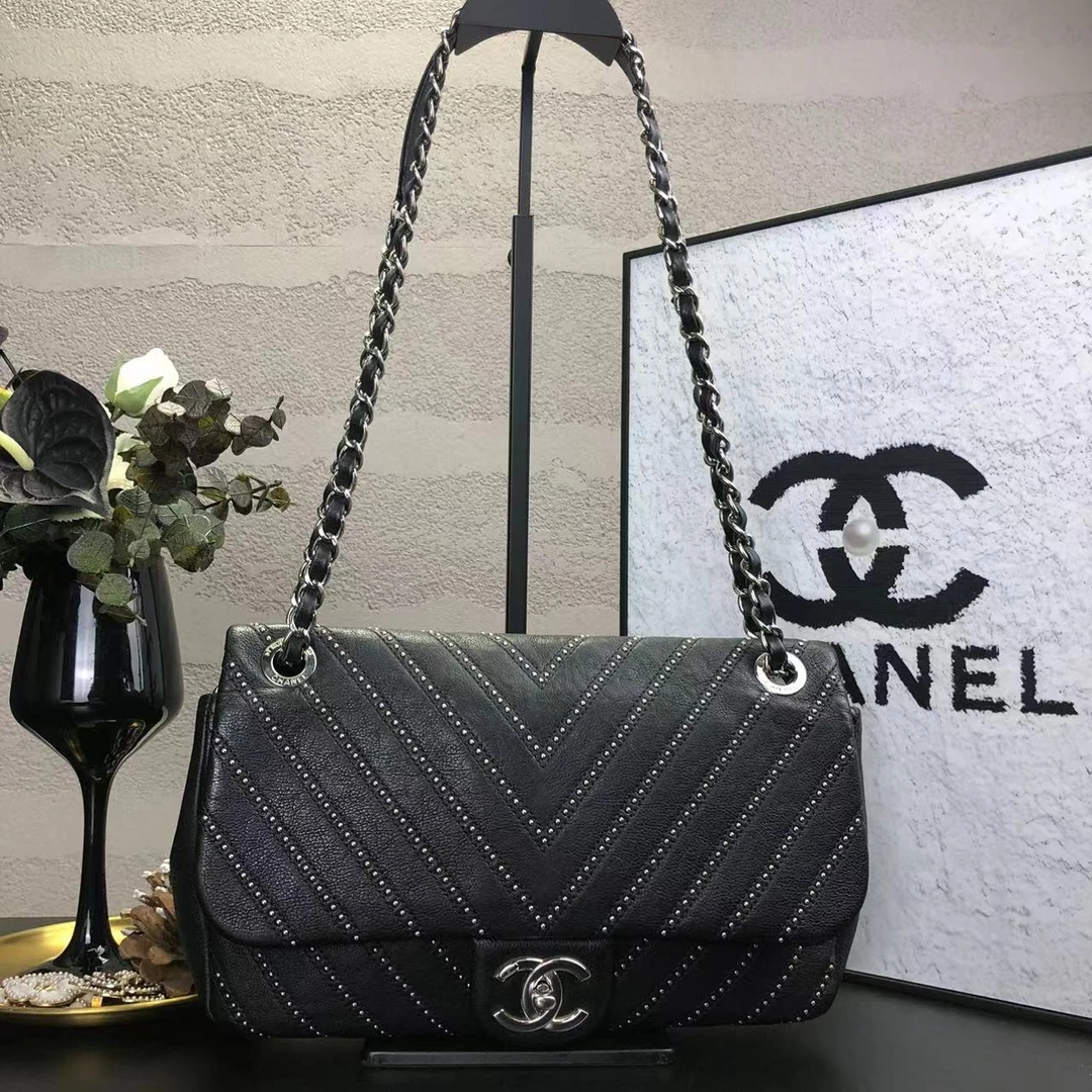 95新 Chanel/香奈儿 黑银V型柳钉Cf中号斜挎单肩包 24开底长27