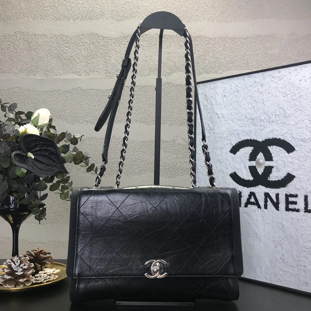 95新 Chanel/香奈儿 黑银扣油蜡拼布边翻盖单肩斜挎包 25开带卡