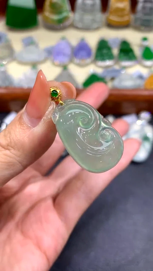 【闪购商品】翡翠吊坠(不含链)18K金镶嵌42-如意（多样性发货）