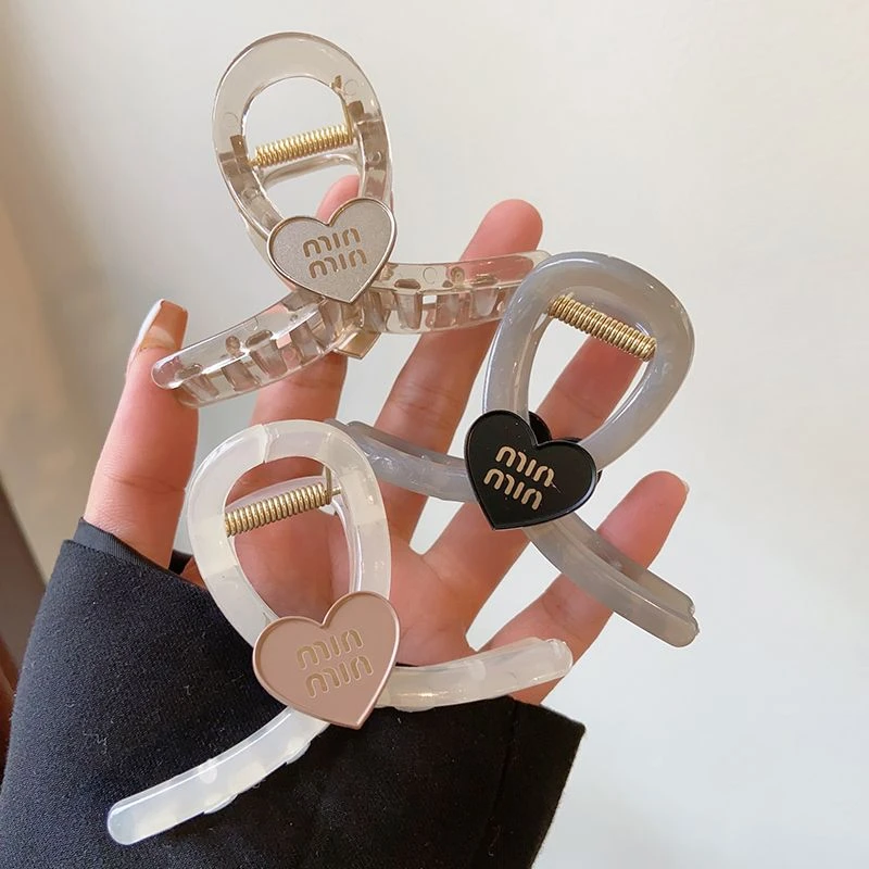 简约设计ins爱心发夹女后脑勺夏天盘发抓夹2024新款高级感鲨鱼夹