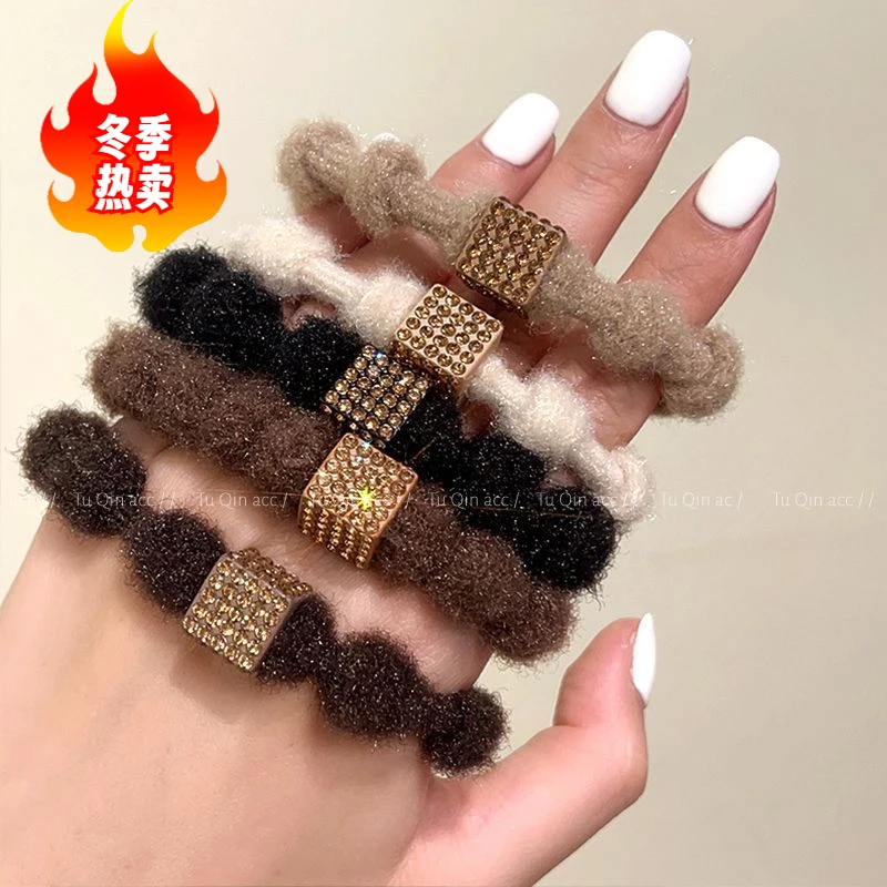 高档秋冬毛绒发饰皮套感水钻头绳2023新款时尚皮筋女扎头马尾发圈