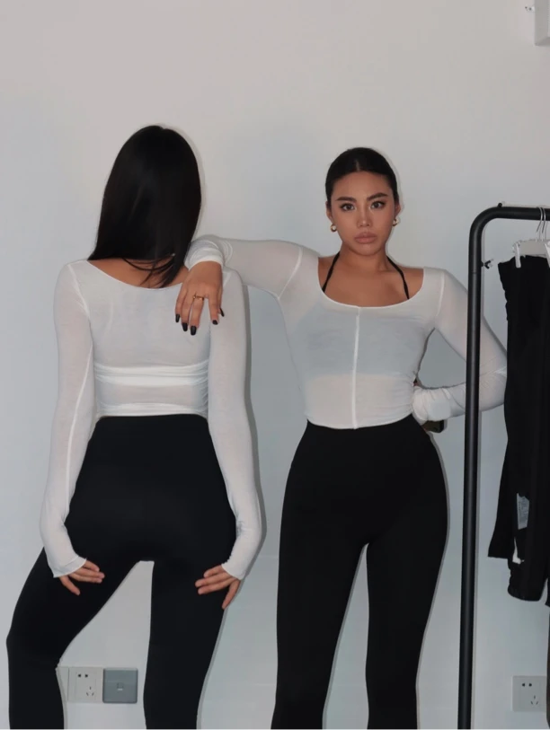 akiyostudio长袖圆领修身短款吊带打底撞色两件