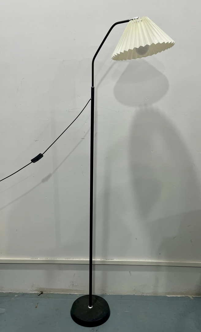 落地灯北欧家居轻奢客厅沙发卧室床头墙角北欧简约创意立式